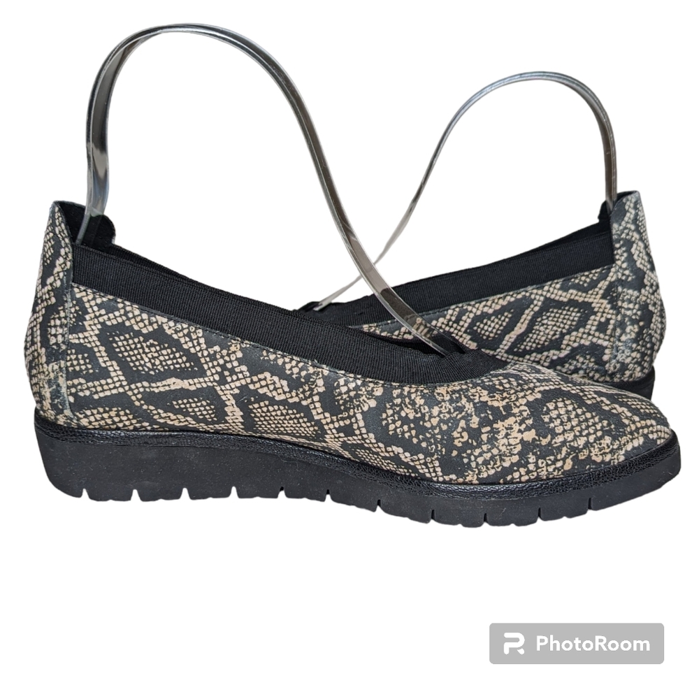 Nurture Shoes Women's Sz 7M Kizzie Snake Print Envelope Wedge Slip-On
